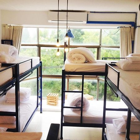 Safe And Sound Hostel Чиангмай Екстериор снимка