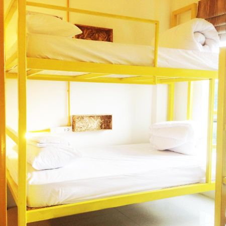 Safe And Sound Hostel Чиангмай Екстериор снимка