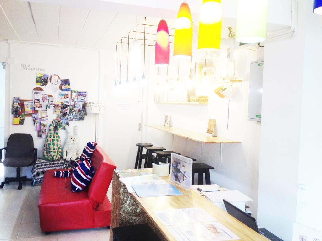 Safe And Sound Hostel Чиангмай Екстериор снимка