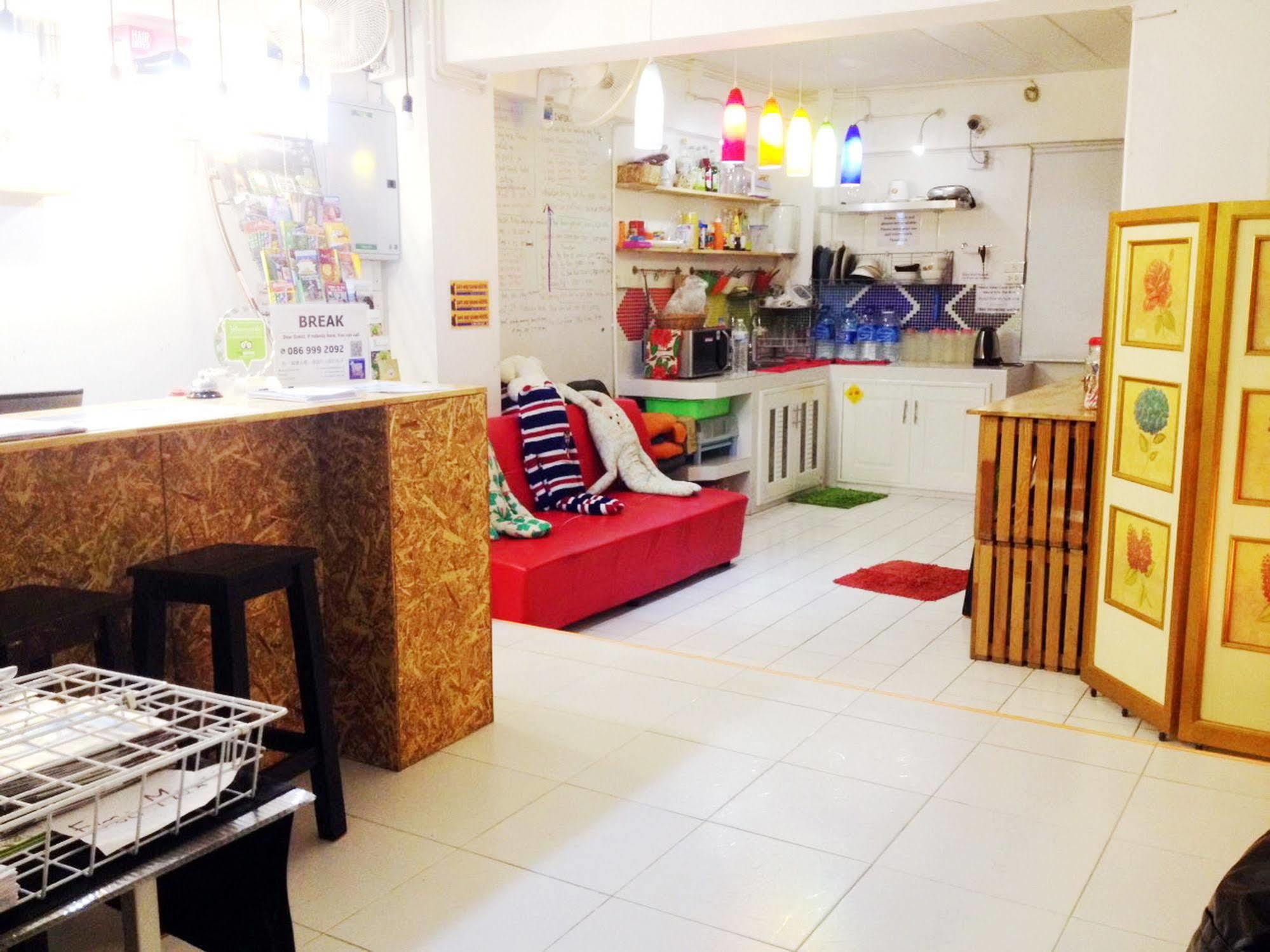 Safe And Sound Hostel Чиангмай Екстериор снимка
