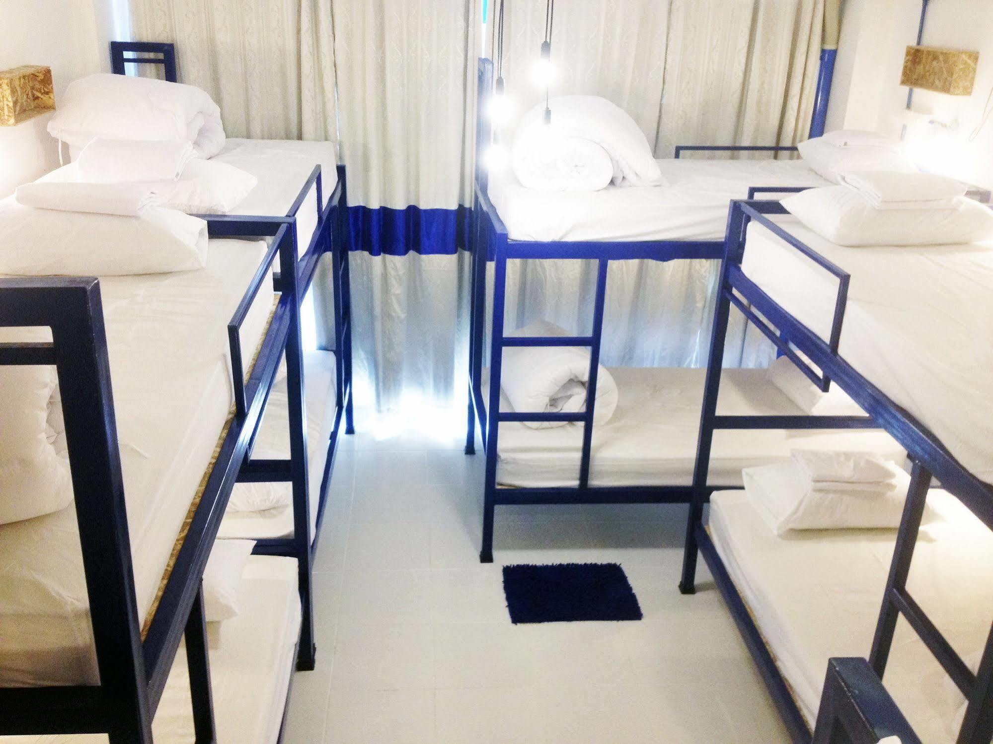 Safe And Sound Hostel Чиангмай Екстериор снимка
