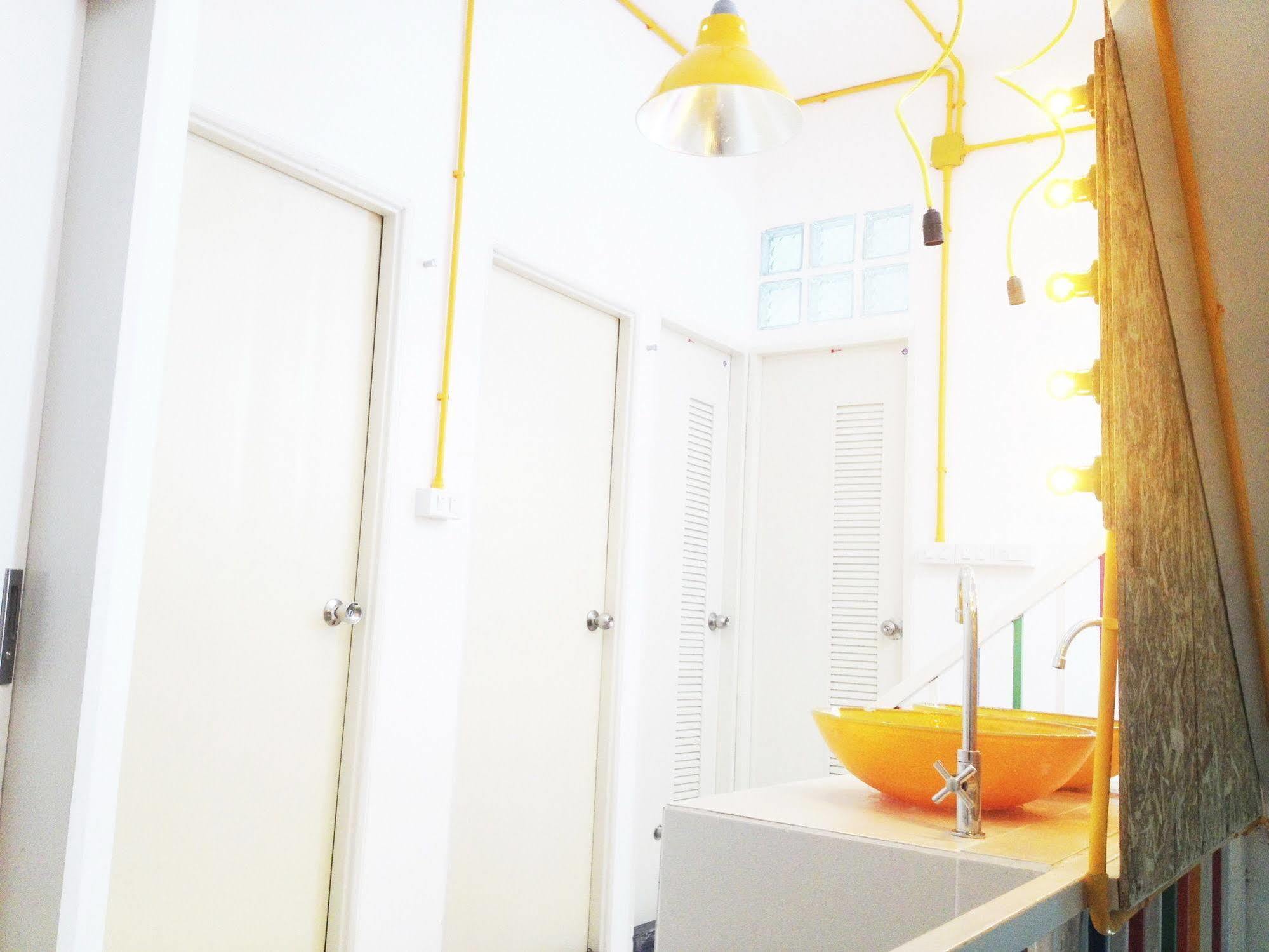 Safe And Sound Hostel Чиангмай Екстериор снимка