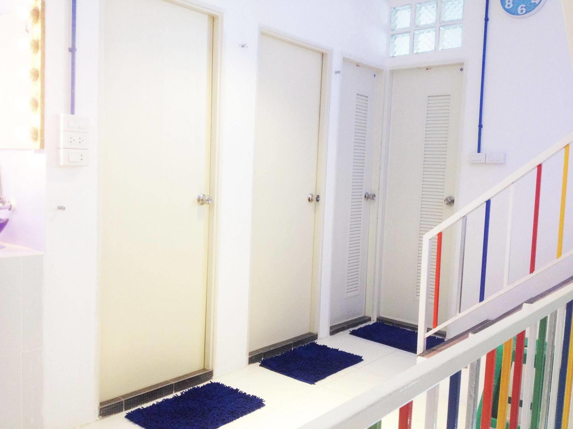 Safe And Sound Hostel Чиангмай Екстериор снимка