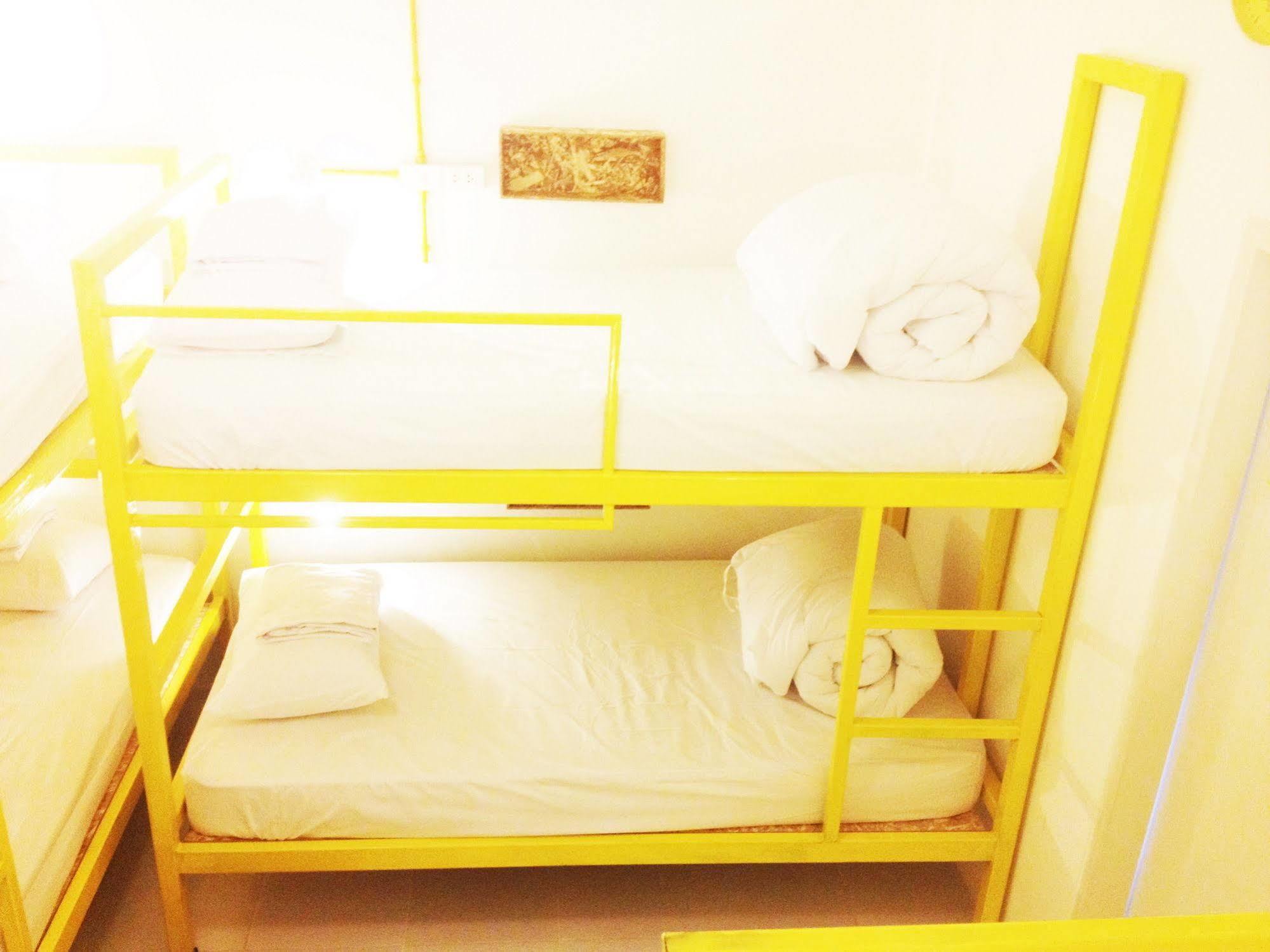 Safe And Sound Hostel Чиангмай Екстериор снимка