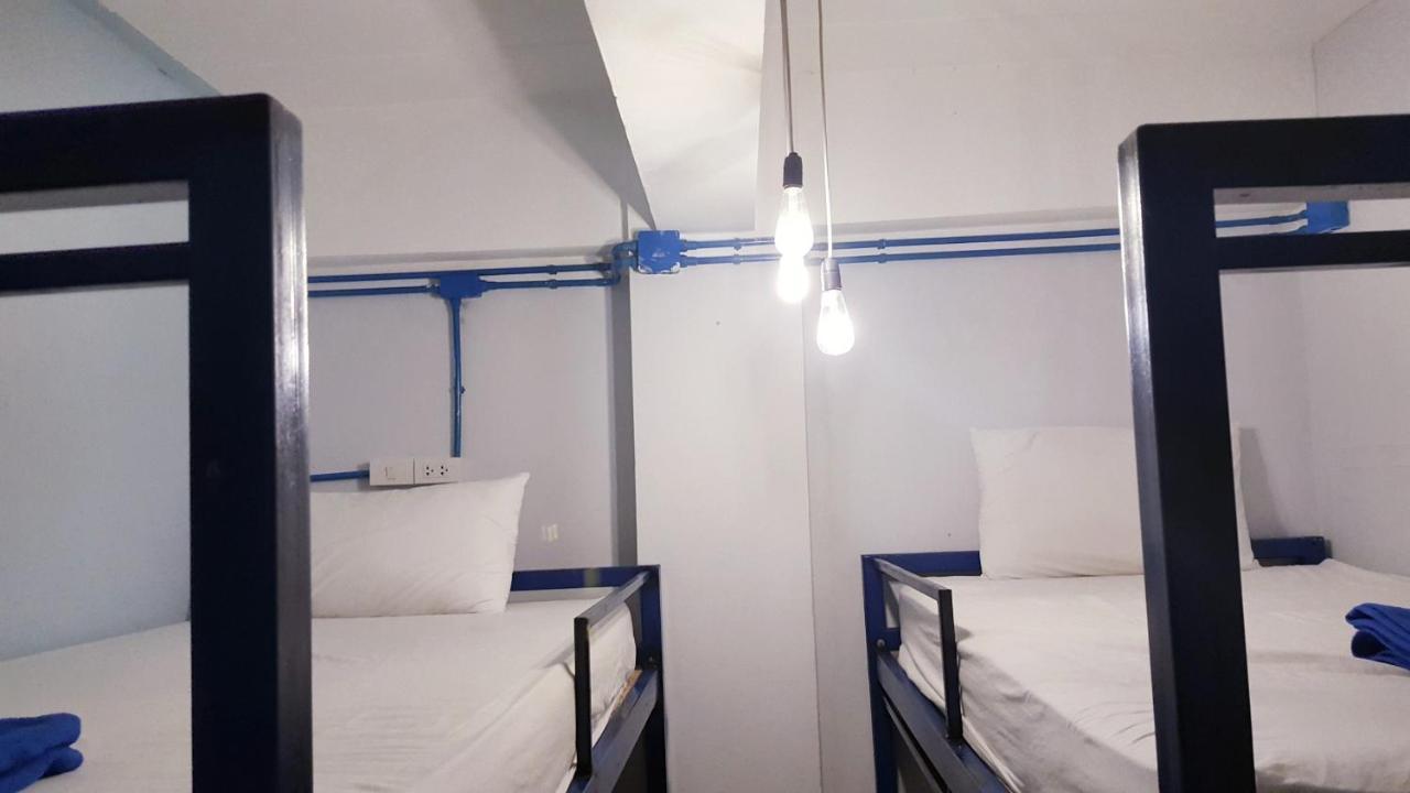 Safe And Sound Hostel Чиангмай Екстериор снимка