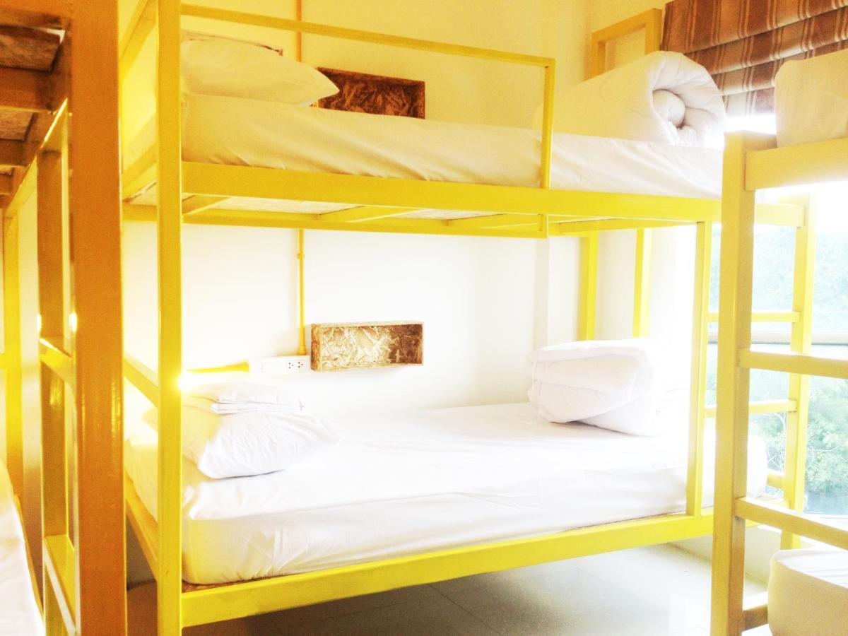 Safe And Sound Hostel Чиангмай Екстериор снимка