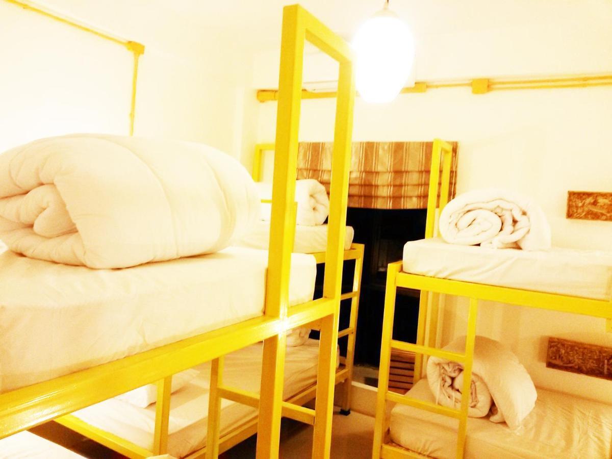 Safe And Sound Hostel Чиангмай Екстериор снимка