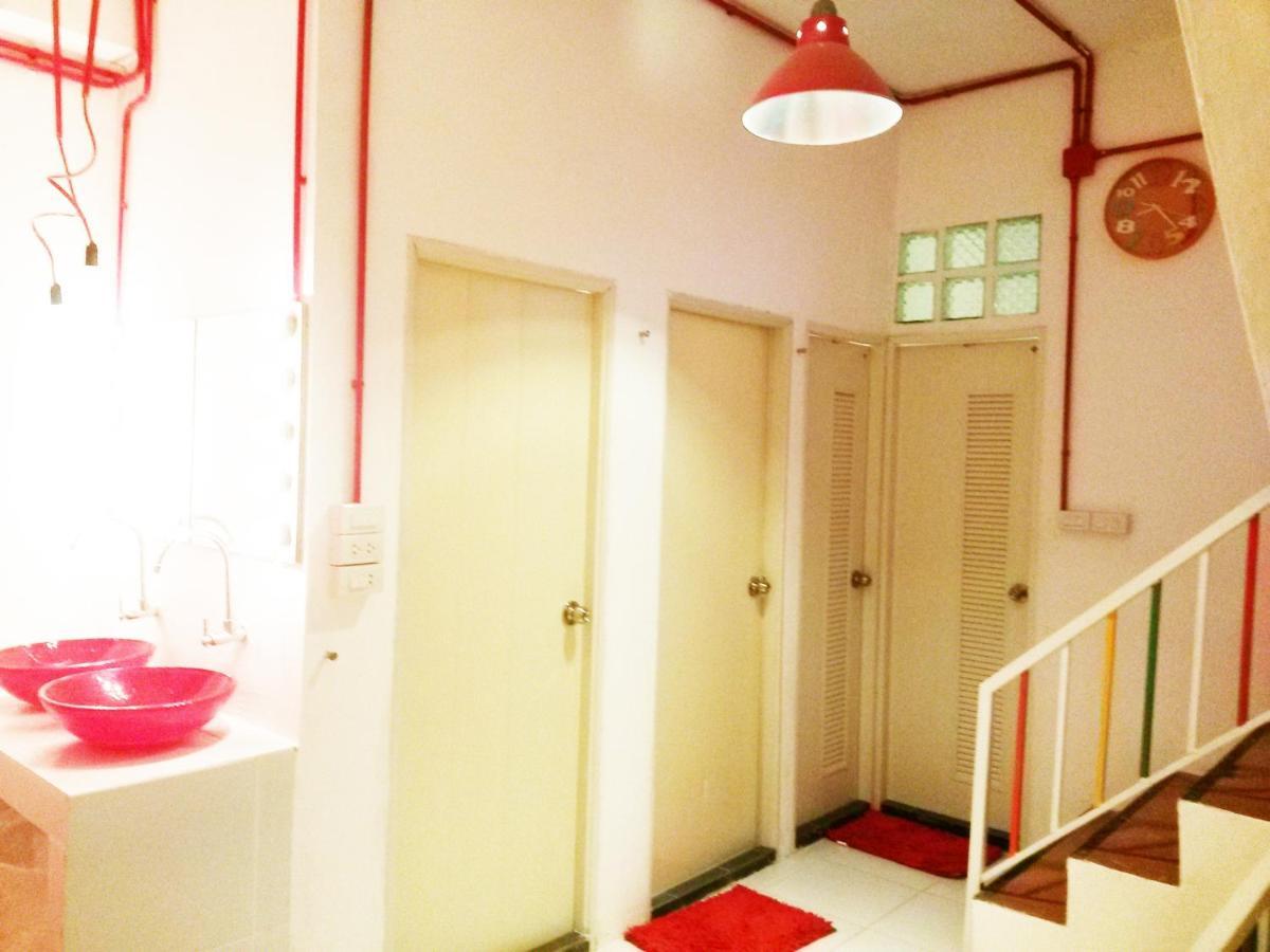 Safe And Sound Hostel Чиангмай Екстериор снимка