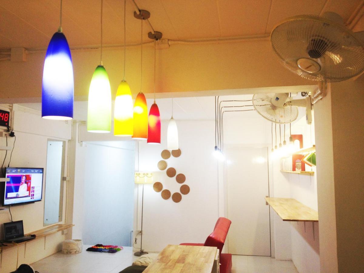 Safe And Sound Hostel Чиангмай Екстериор снимка