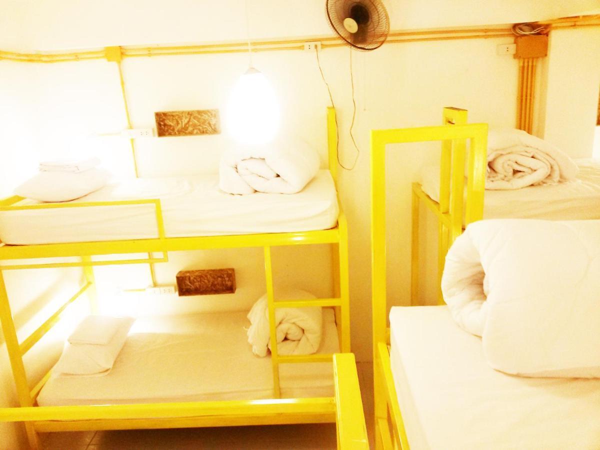 Safe And Sound Hostel Чиангмай Стая снимка